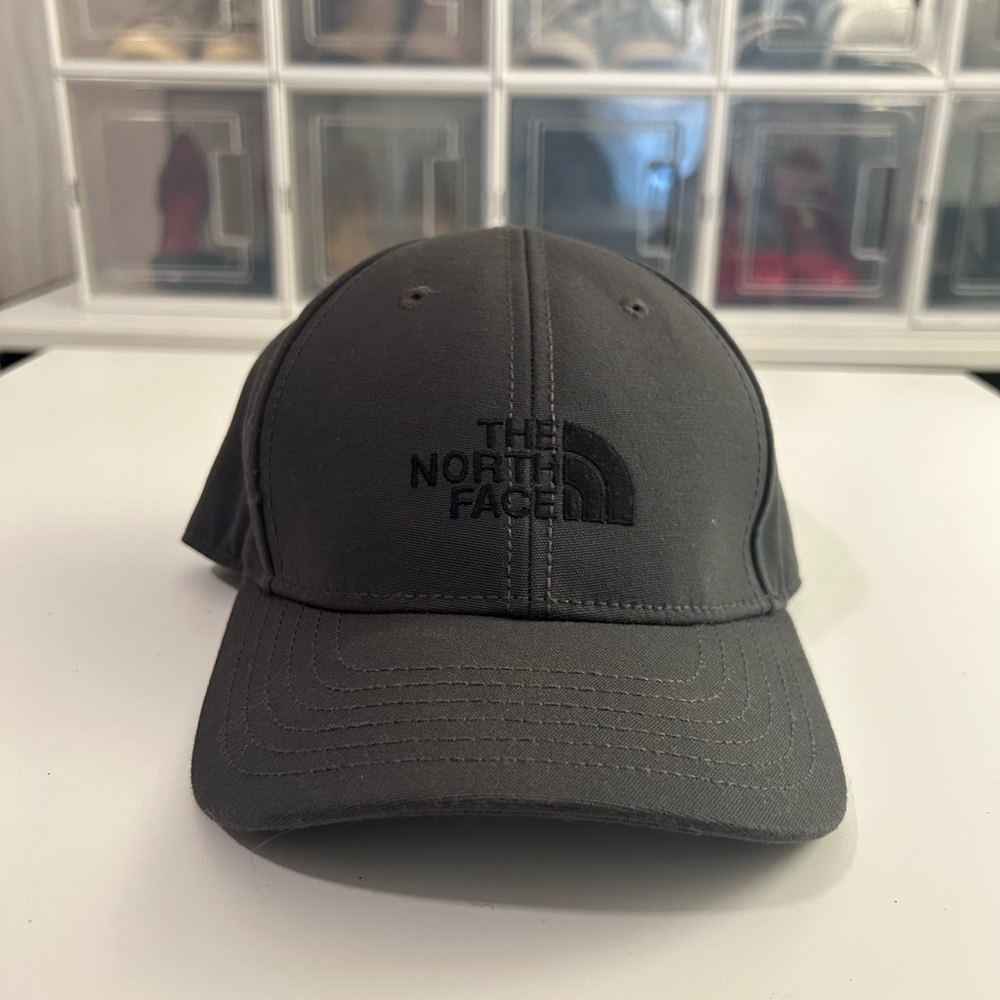 (SOLD) The North Face Dark Gray Hat